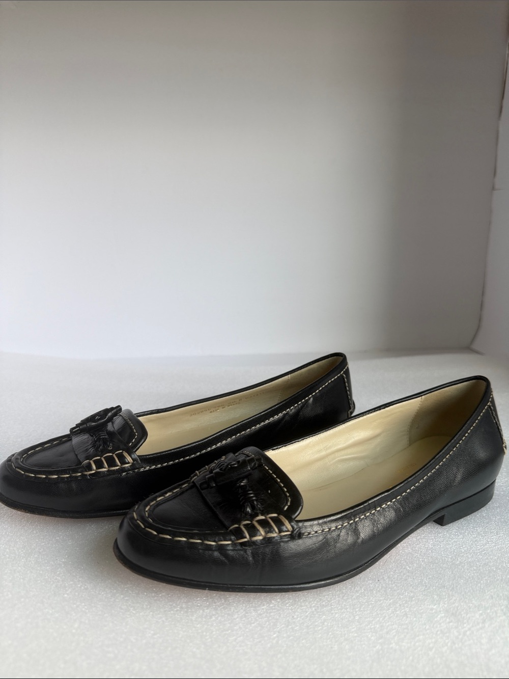 COLE HAAN Black Leather Tassel Loafers Contrast Stitching Flats Women’s 5.5 - Picture 8 of 16